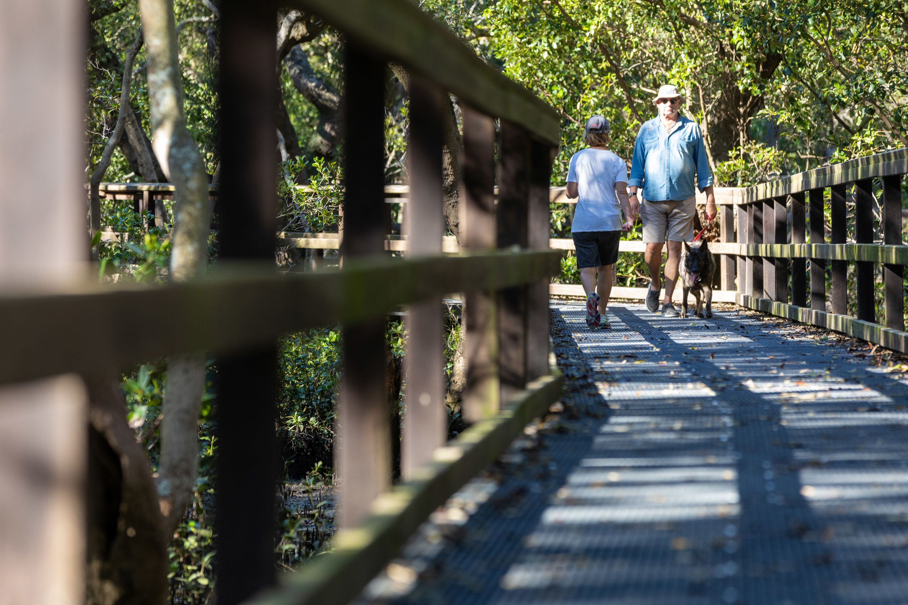 A blurry photo of a city street at night